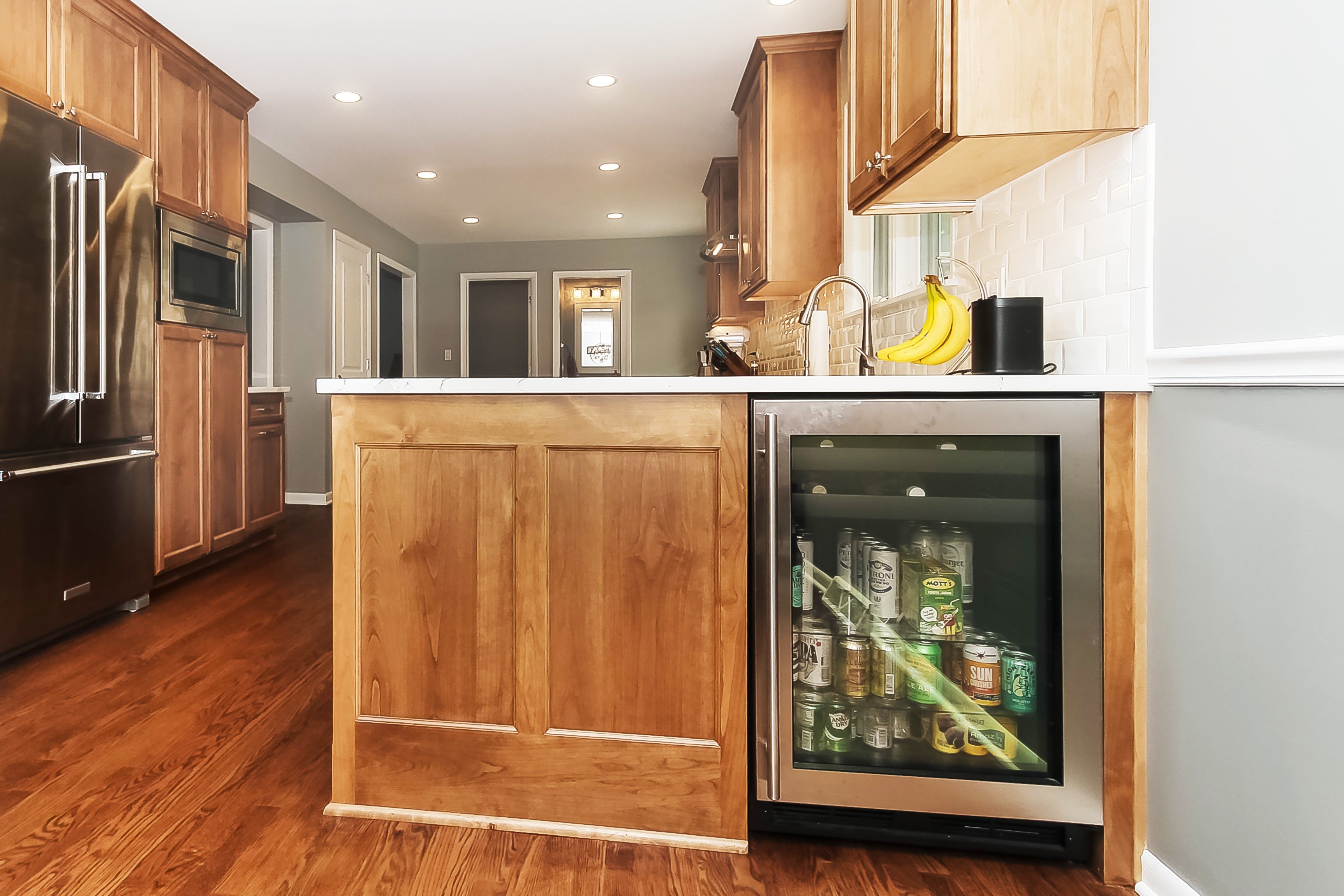 Beverage shop bar cabinet